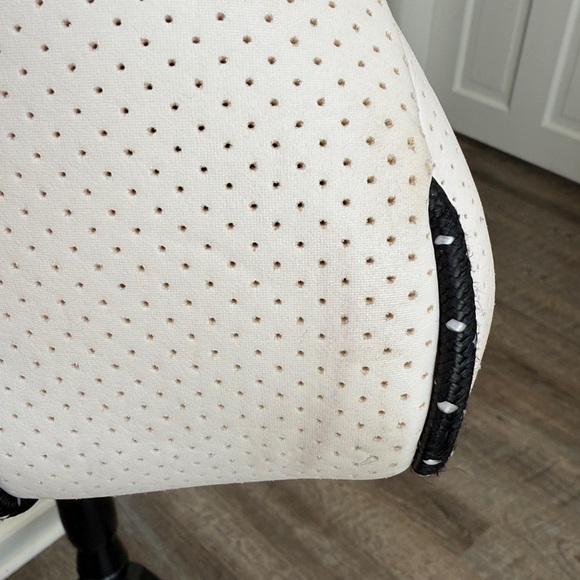 Haute Shore Greyson White Tote - Picture 10 of 10